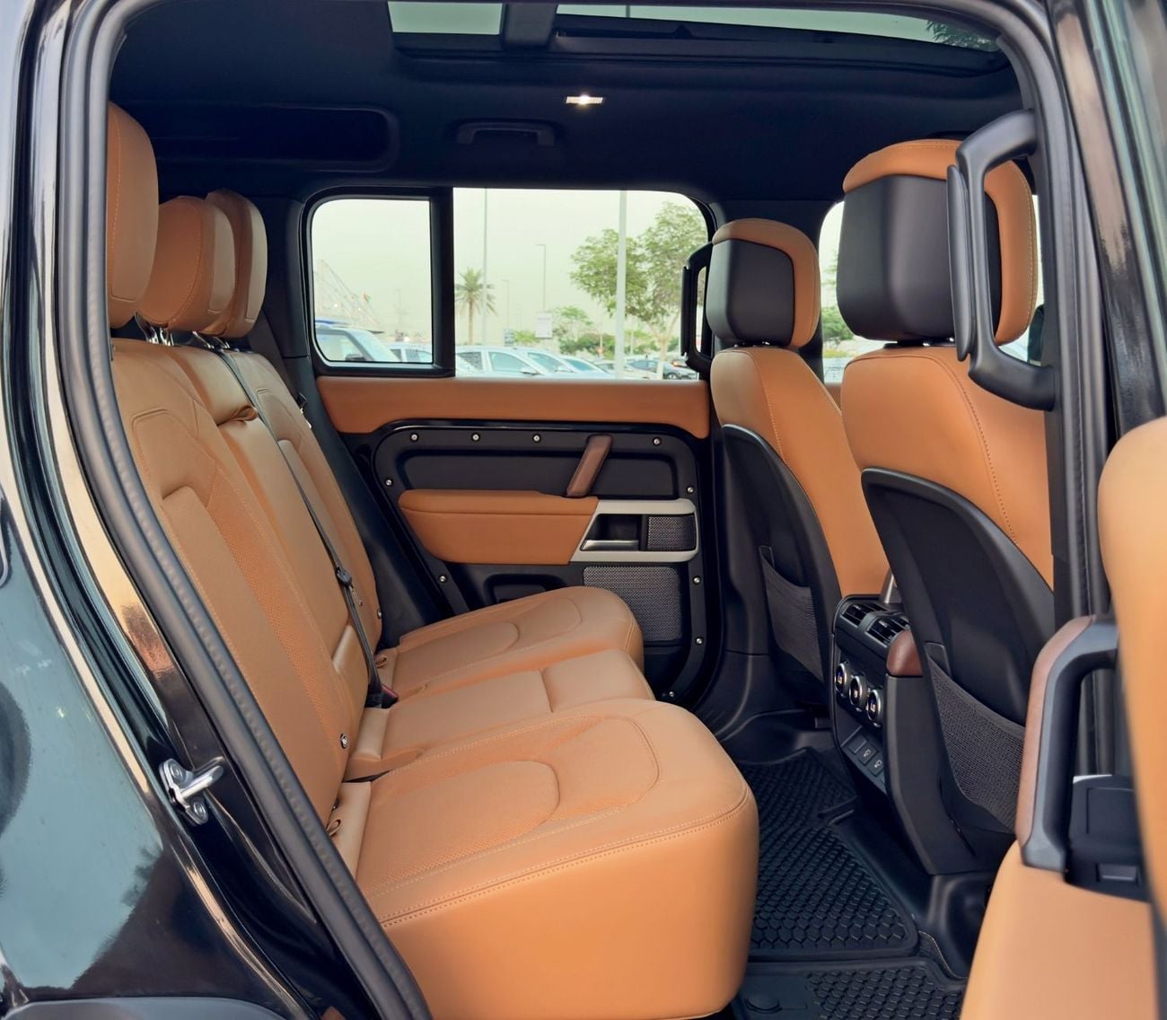 Land Rover Defender P400 110 HSE 3.0L (5 Seater)