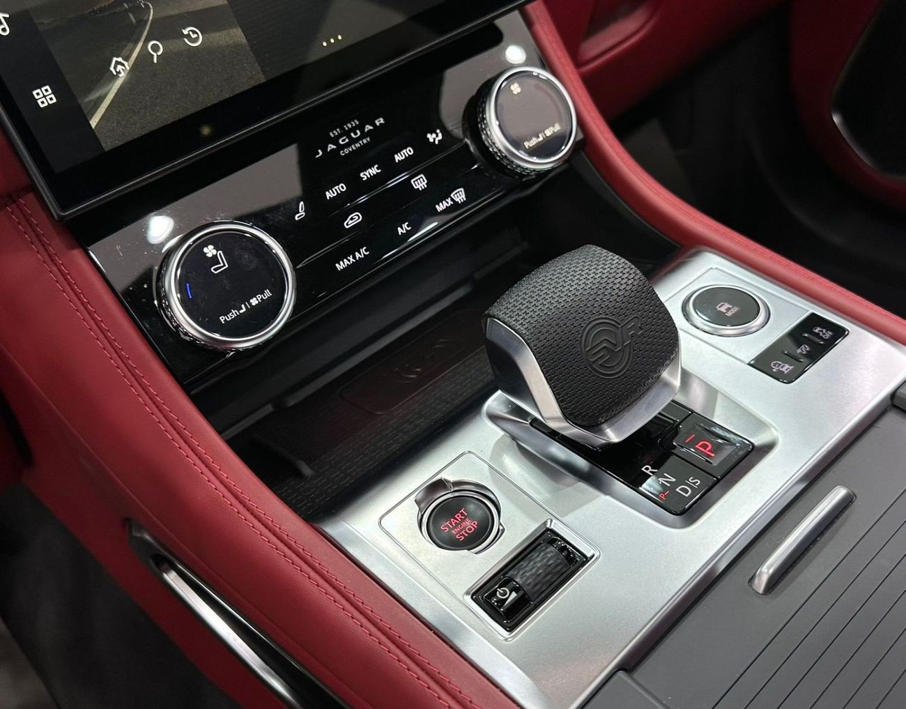 جاكوار F بيس 2022 Jaguar F-PACE SVR , Jaguar Warranty+Service Contract Till Nov 2027, Full Service History, GCC