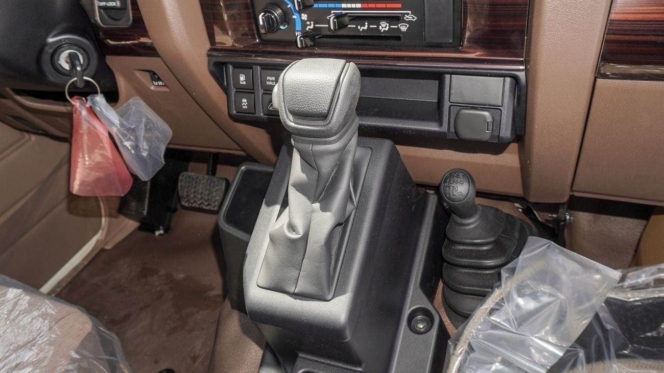تويوتا لاند كروزر بيك آب PICKUP LC79 S/C DIESEL 2.8L A/T DIFFLOCK 2025