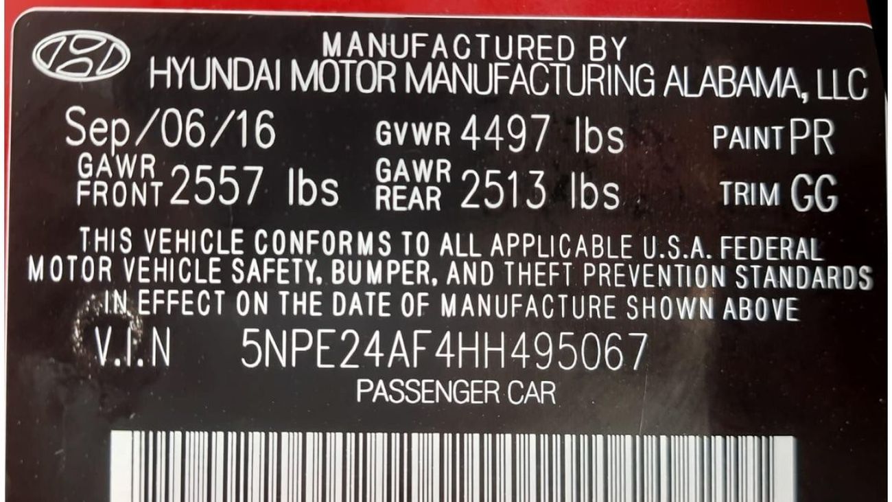 Hyundai Sonata GL Hyundai Sonata Se 2017 Red 2.4L 4 vin: 5NPE24AF4HH495067   ( UAS_ SPEC) VERY GOOD CONDITION