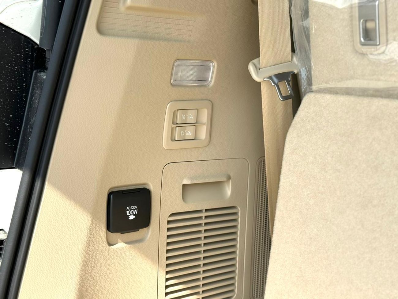 Toyota Land Cruiser VXR 4.0L V6 White 2026 GCC Omani