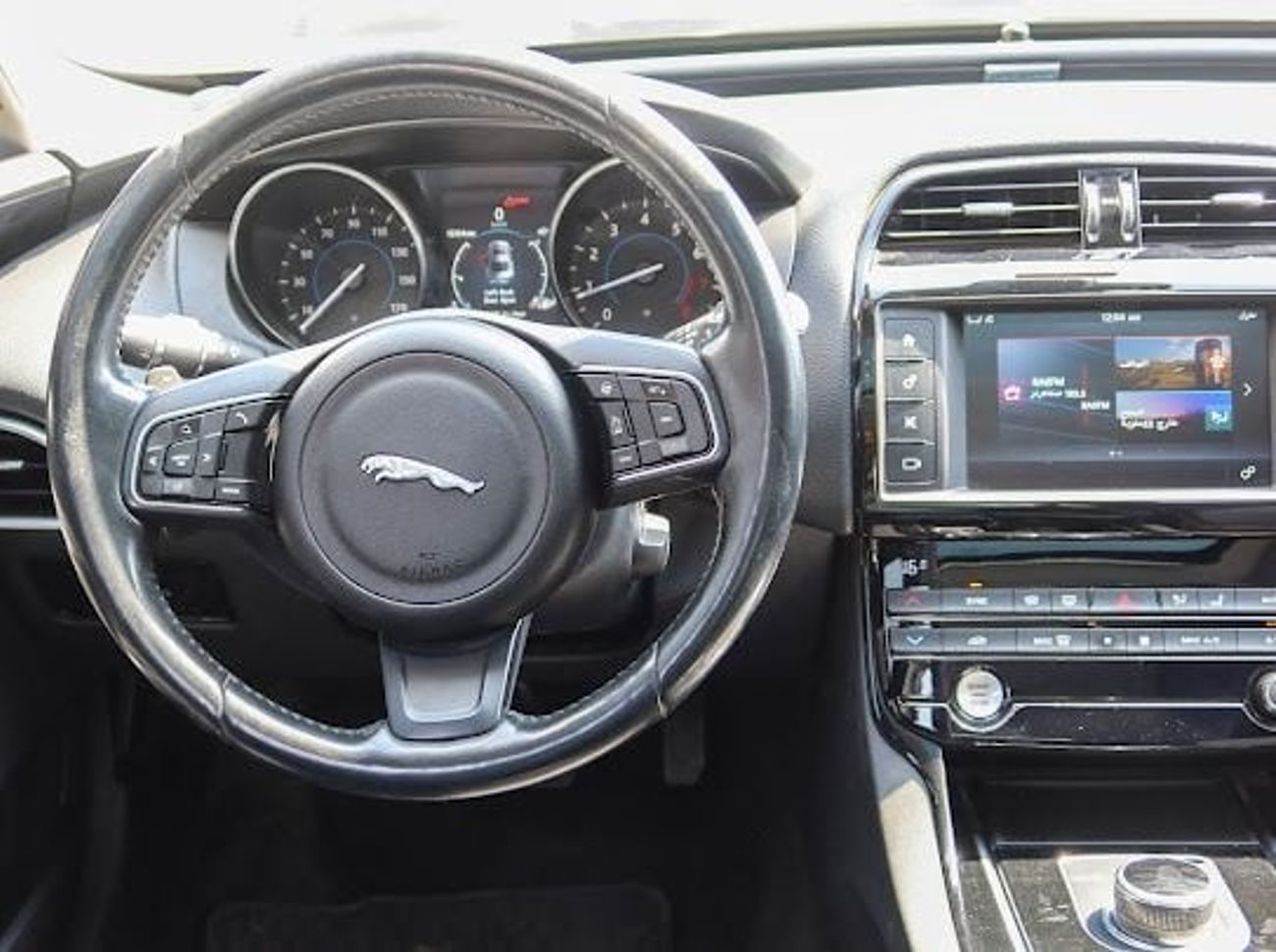 جاكوار XE R-Dynamic Black 2.0L (250 HP)