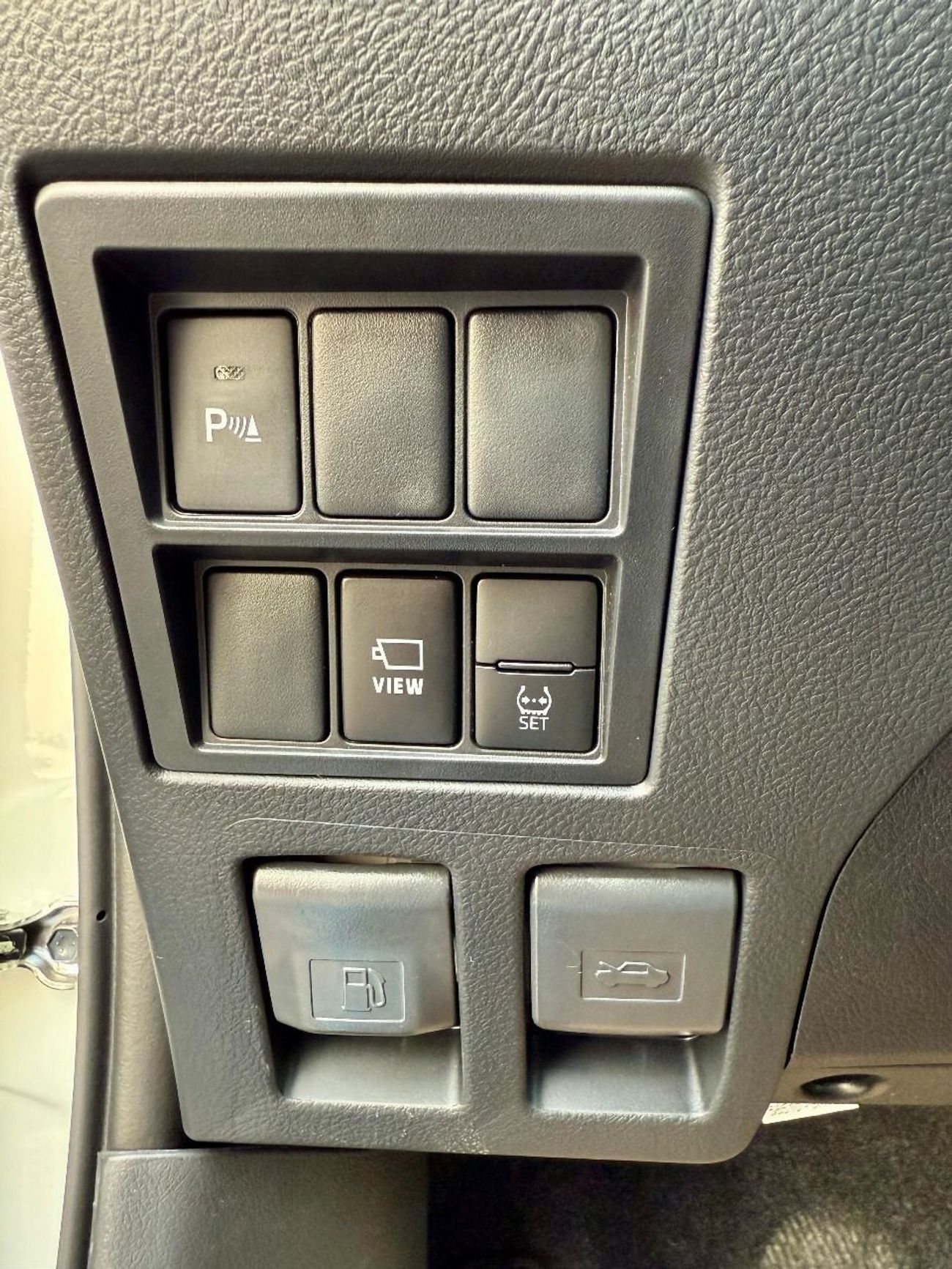 تويوتا هيلوكس GR Sport 4.0L 4x4