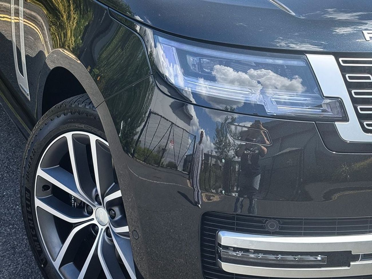 Land Rover Range Rover LWB AUTOBIOGRAPHY P460E IN RIGHT HAND DRIVE