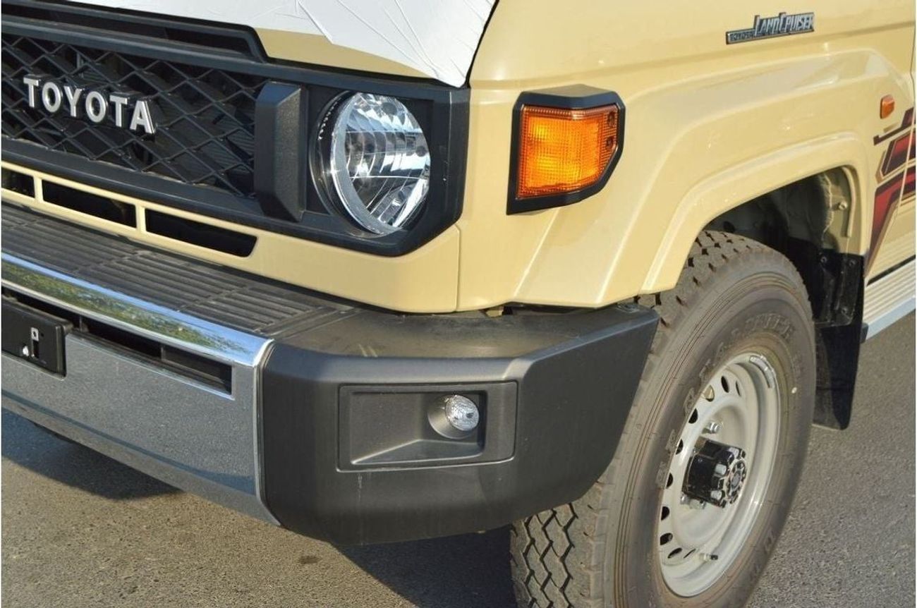 Toyota Land Cruiser 70 LX Hard Top 5 Doors