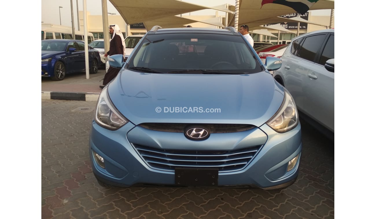 هيونداي توسون 2014 سماوى خليجى 2000 CC بانوراما  تشيكات وكالة بدون صبغ بدون حوادث ممتاذة ماشية قليل