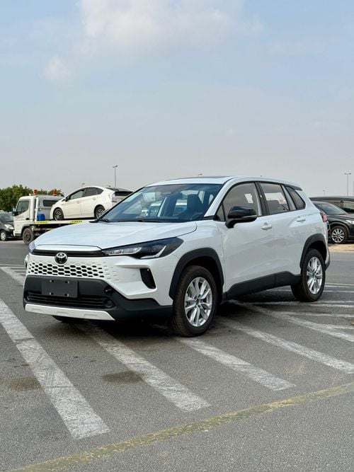 تويوتا كورولا كروس Toyota corolla cross 2.0 whitte 2025 new face