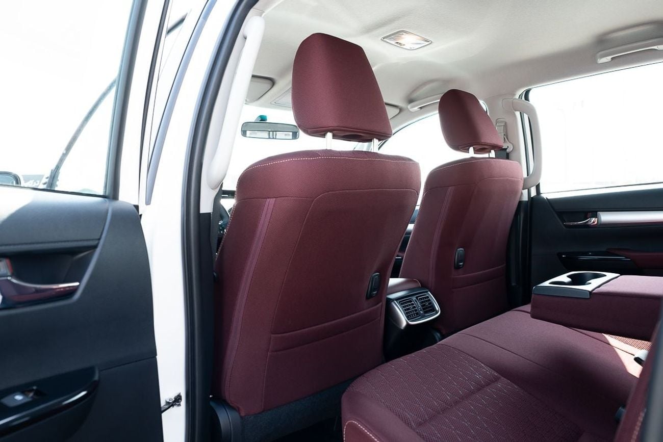 تويوتا هيلوكس SGLX 2.7L Petrol Double Cabin Automatic Transmission 4x4 2026