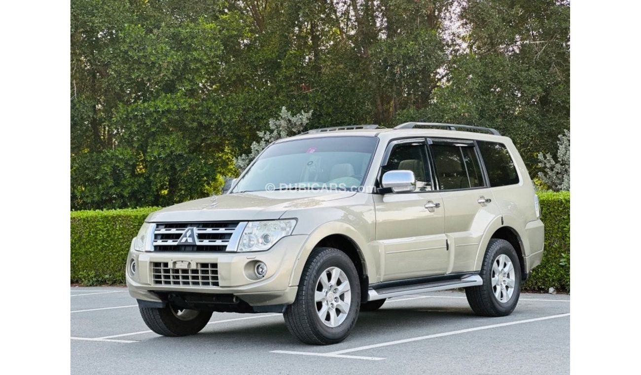 Mitsubishi Pajero GLS Highline Top MITSUBISHI PAJERO FULL OPTION GCC SPACE MODEL 2013