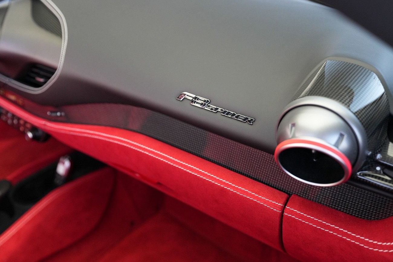 فيراري ف ٨ سبيدر STD (3.9L · 8 Cyl · Automatic · Petrol · Convertible · Rear Wheel Drive · 2 Seats · 2 Door)