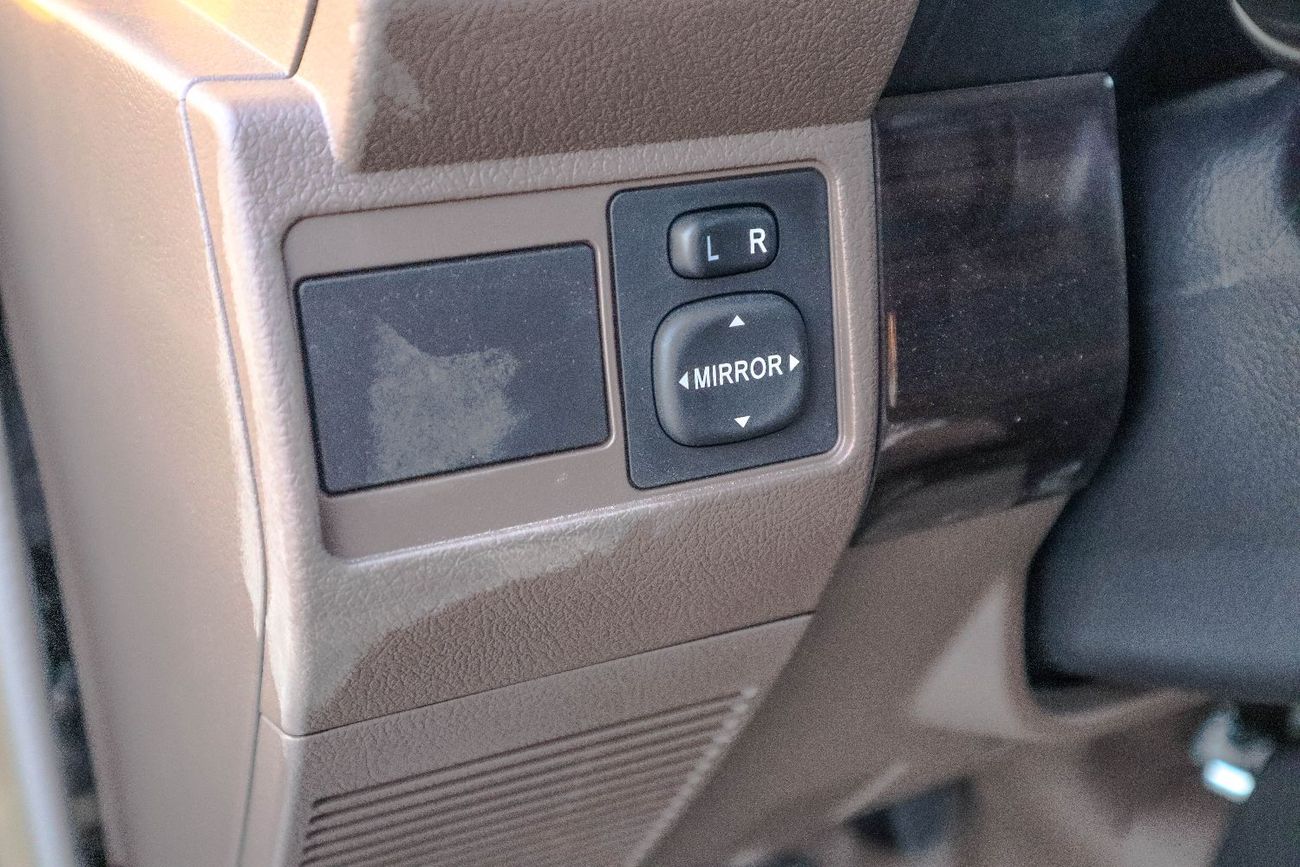 تويوتا لاند كروزر بيك آب Std 4.0L Single Cab Utility AWD