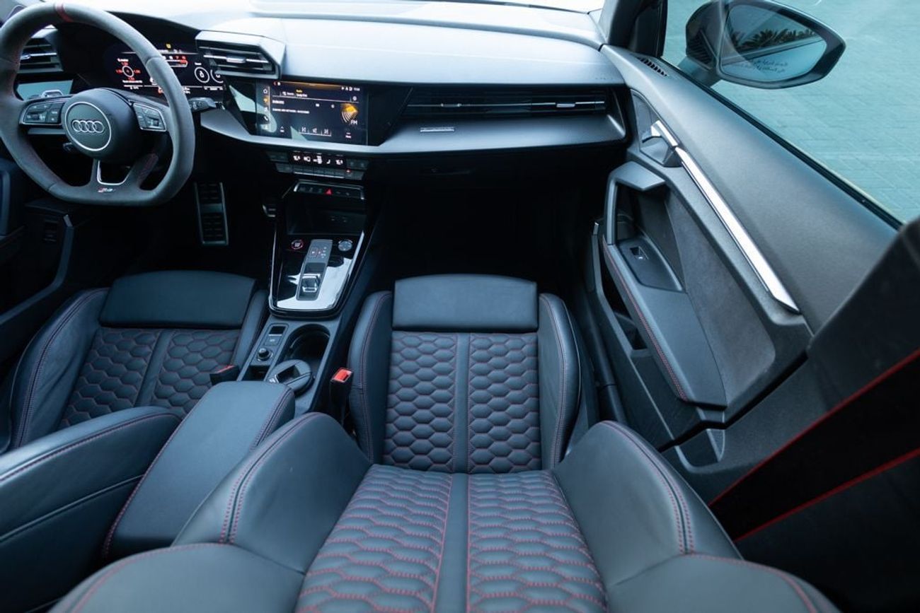 أودي RS3 TFSI quattro 2.5L Sportback