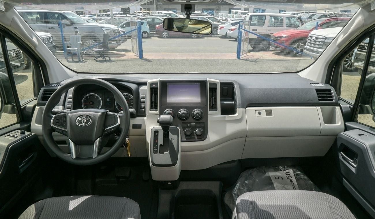 Toyota Hiace TOYOTA HIACE HIGHROOF 3.5L PETROL A/T - DX - (BACK HEATER)