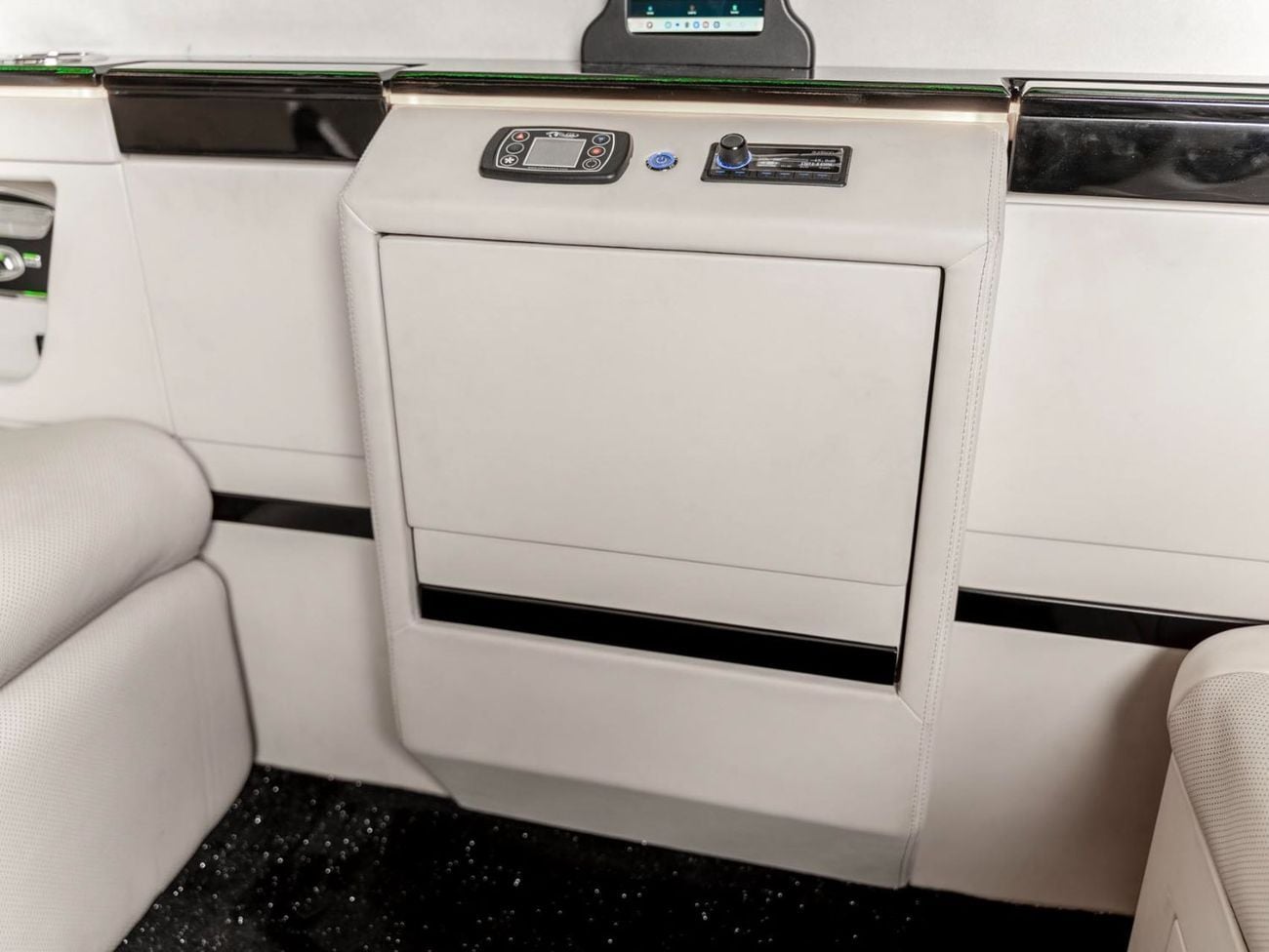 مرسيدس بنز سبرينتر Barugzai VIP Sprinter | Premium interior | Washroom | Smart TVs