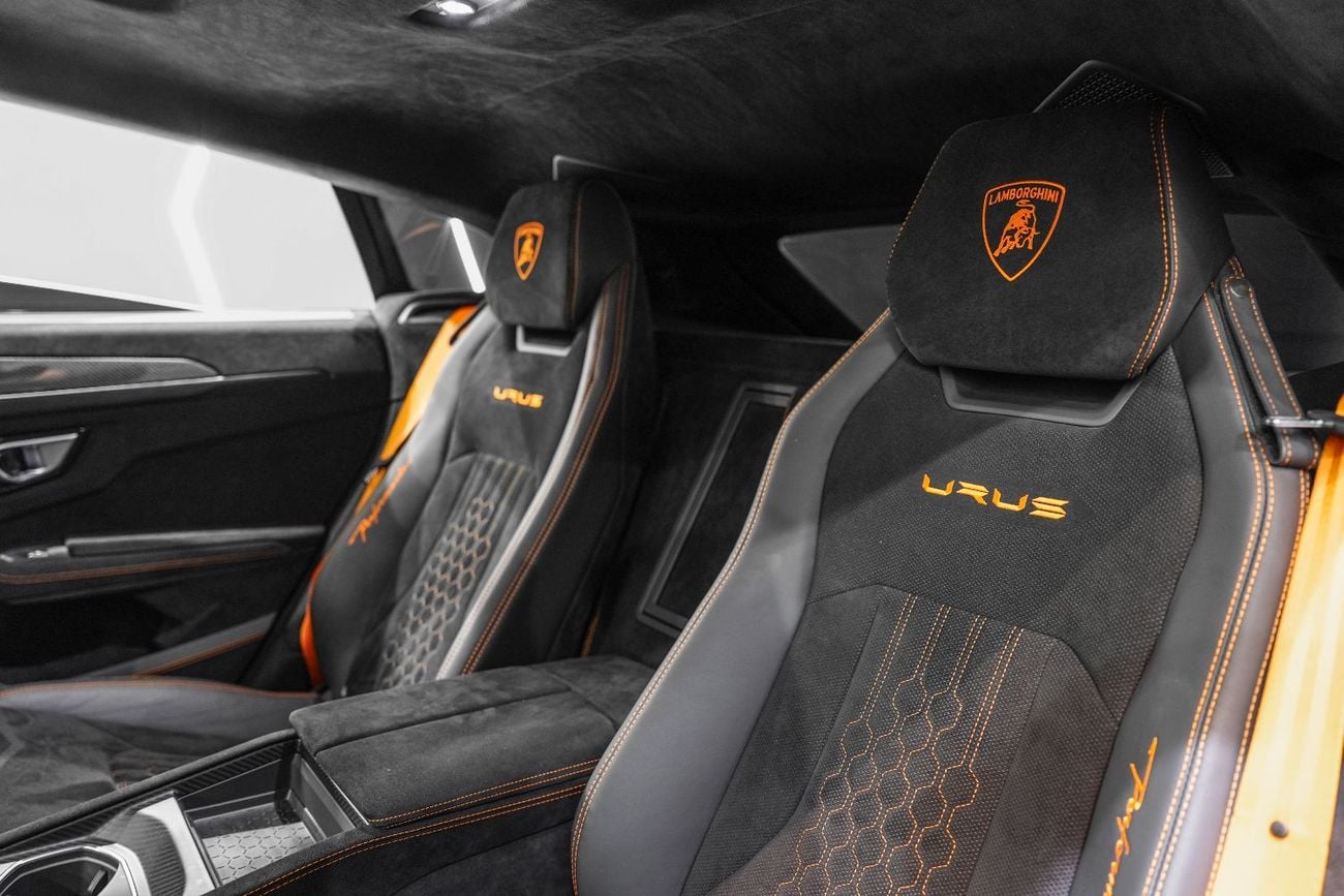 Lamborghini Urus 4.0T V8 Performante Rear Seat Entertainment, Carbon Fiber Pack, Lamborghini Warr + Serv!!