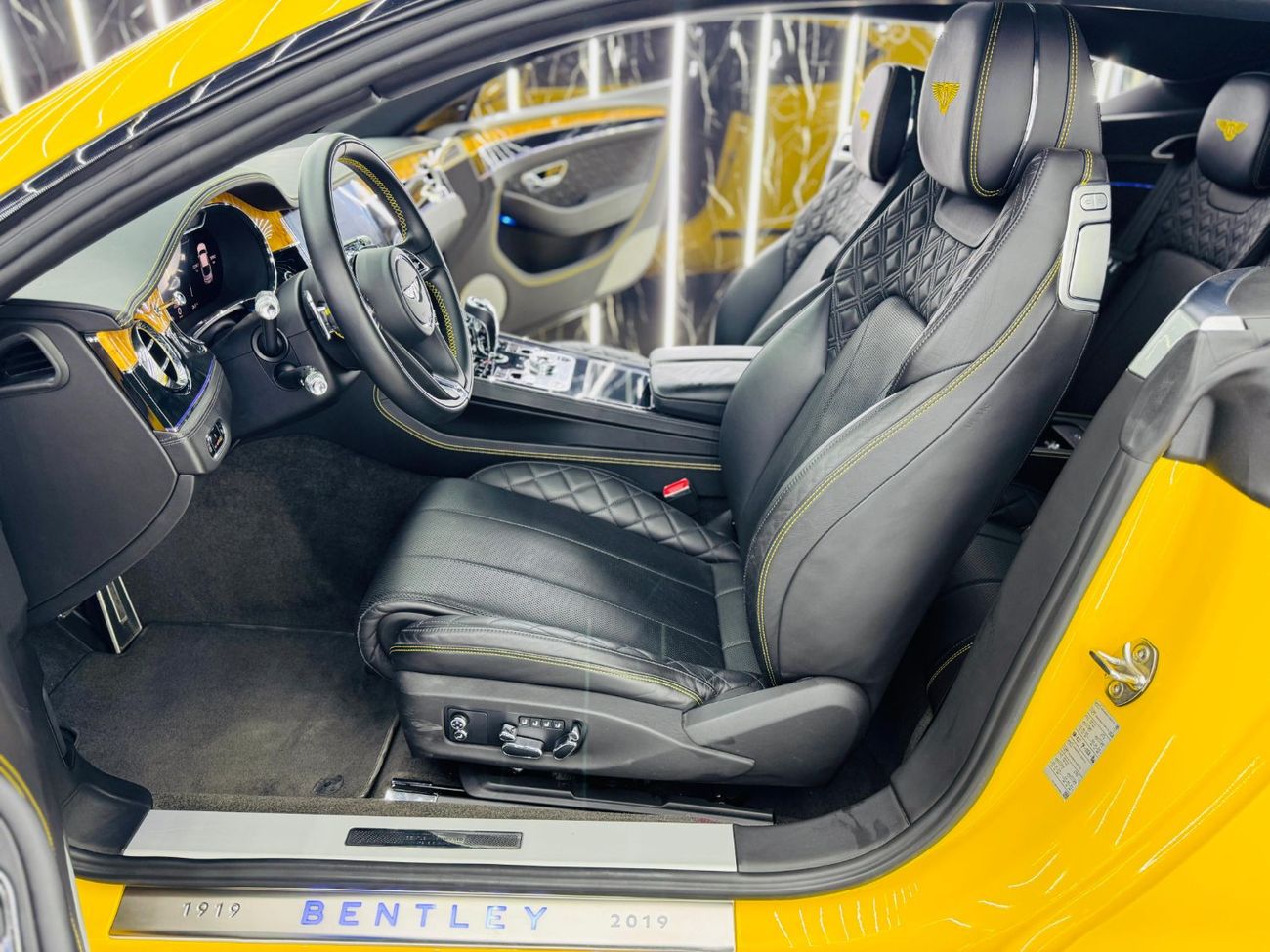 بنتلي كونتيننتال جي تي 6.0L W12 (626 HP) 2020 Bentley Continental GT, Warranty, Fully Loaded, Very Low Kms, Excellent Condi