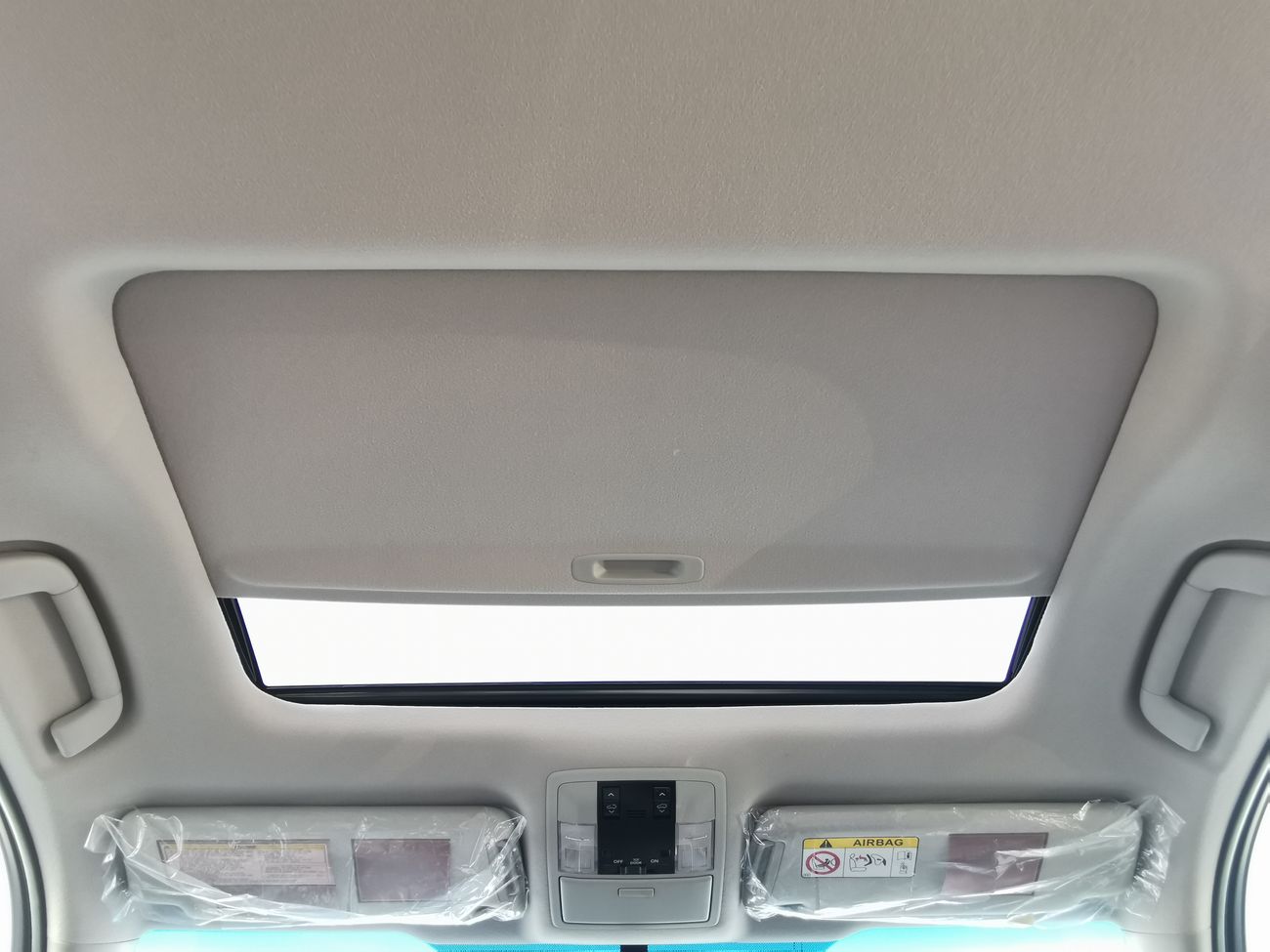 Toyota Prado 2.7L PETROL, 18" RIMS, DVD + CAMERA, POWER SEATS, SUNROOF, COOL BOX (CODE # TPB2020)