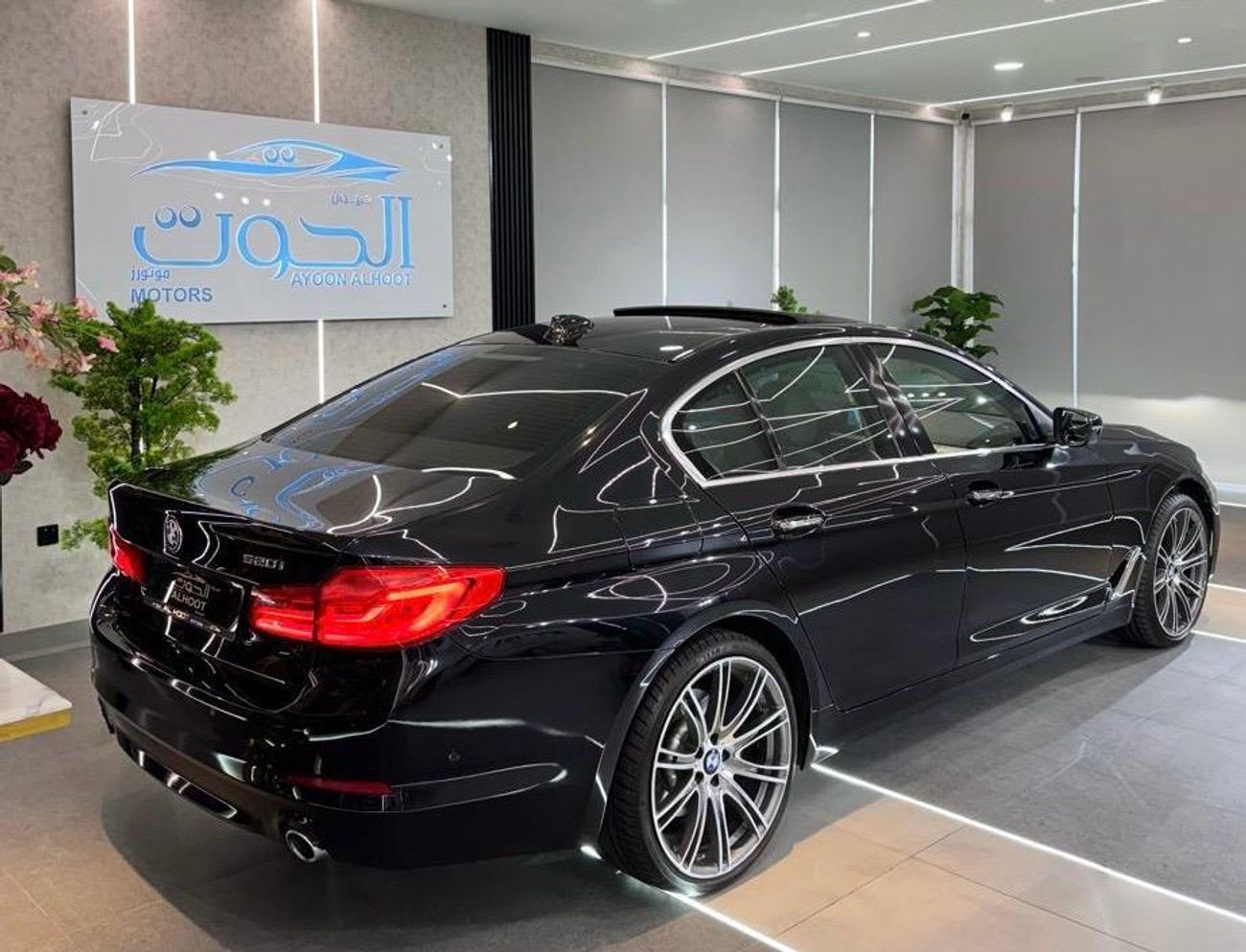BMW 520i Middle East Edition 2.0L LUXURY ELITE BLACK BMW 520i || TOP RANGE || GCC || SCREENS || LIKE NEW || F