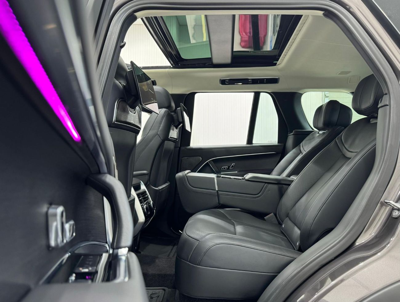 Land Rover Range Rover 2023 Range Rover Vogue P530 First Edition, 5 Years Range Rover Warranty, Full Service History, GCC