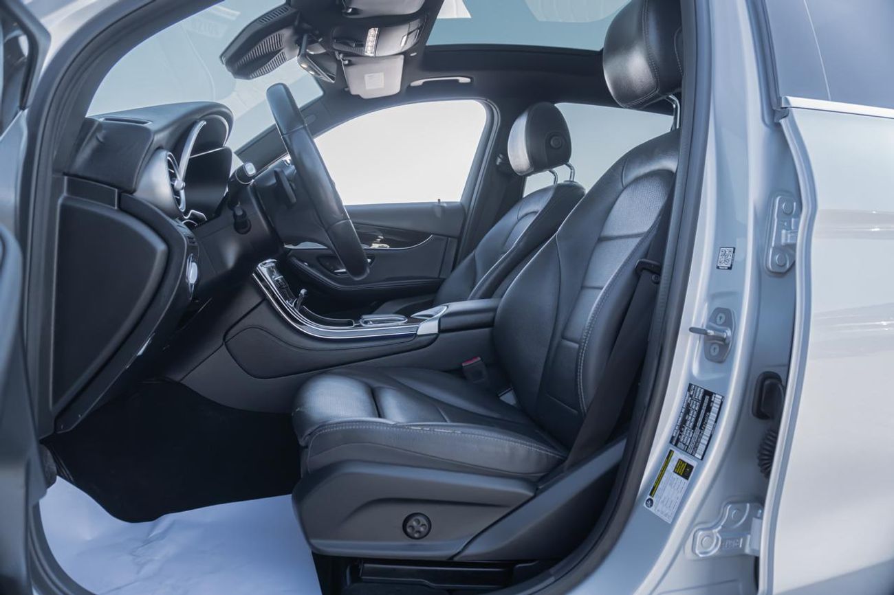 Mercedes-Benz GLC 300 Premium + 2.0L