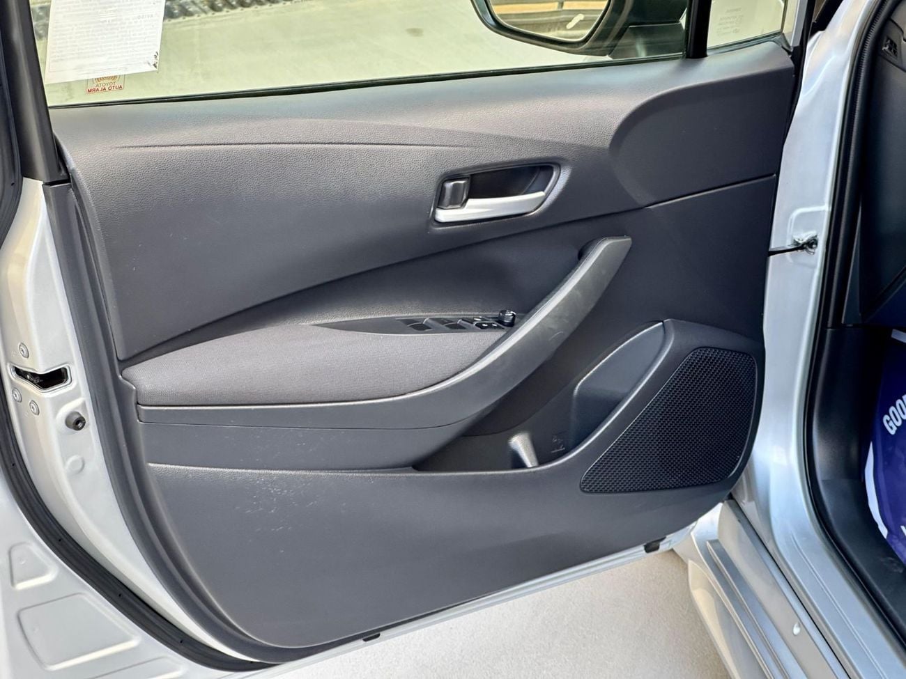 Toyota Corolla LE Corolla HYBRID