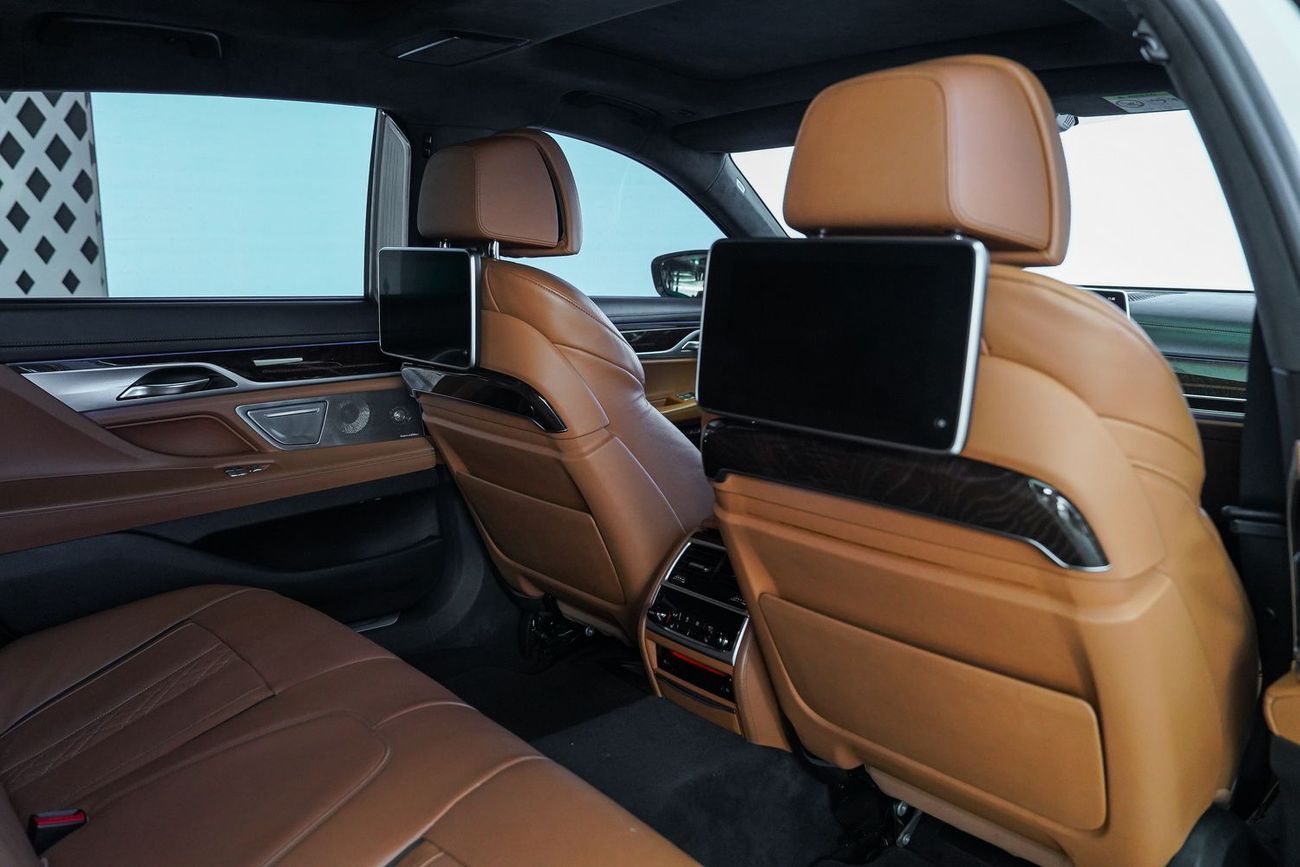 BMW 750Li xDrive 4.4L (523 HP)