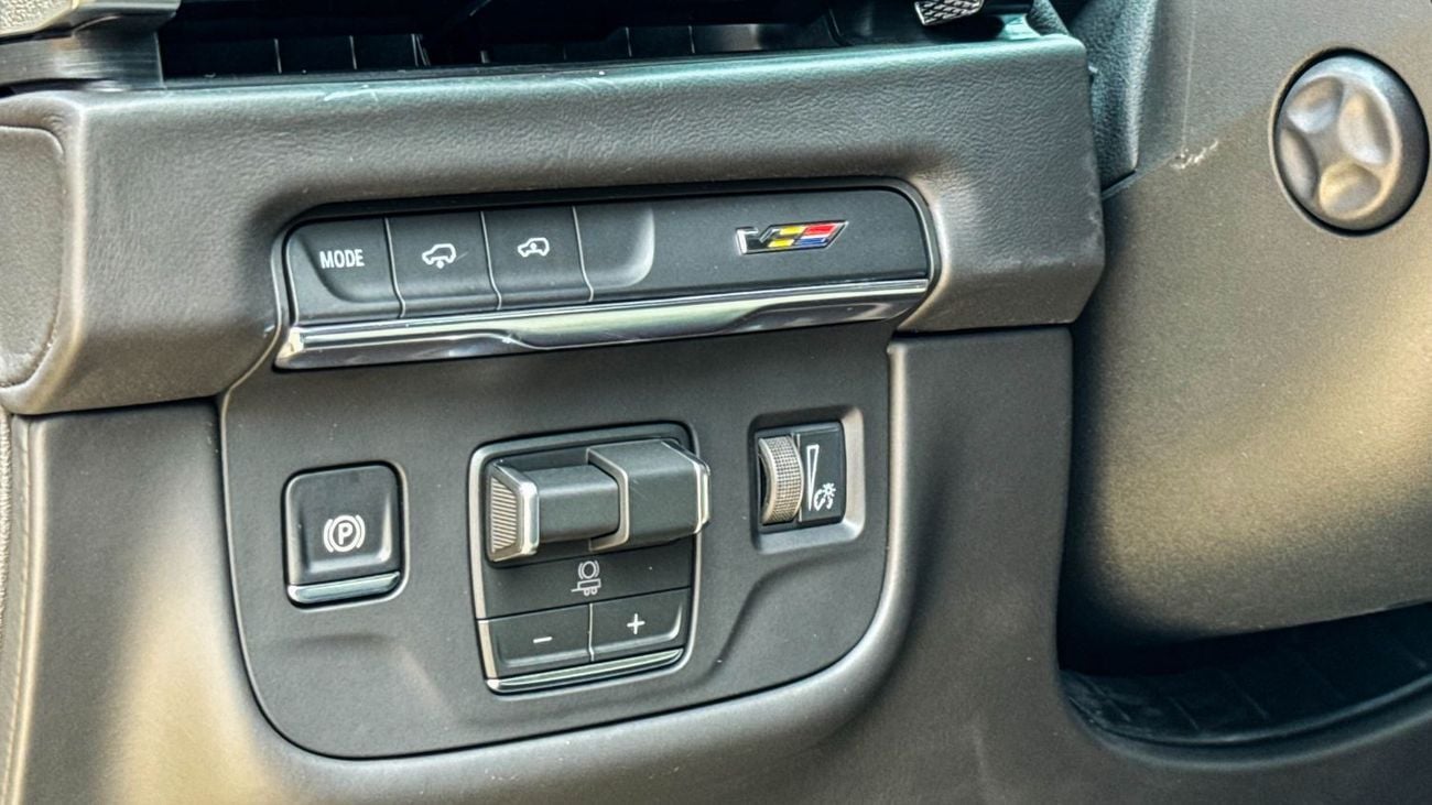 كاديلاك إسكالاد V Executive 6.2L V8 Supercharged 4WD 2026 Brand New American Specs