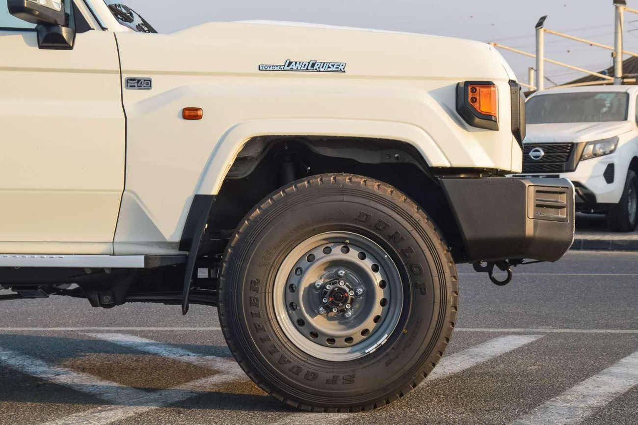 تويوتا لاند كروزر 70 TOYOTA LAND CRUISER 76 4.0L V6 AT  4WD 5DOOR SUV 2025