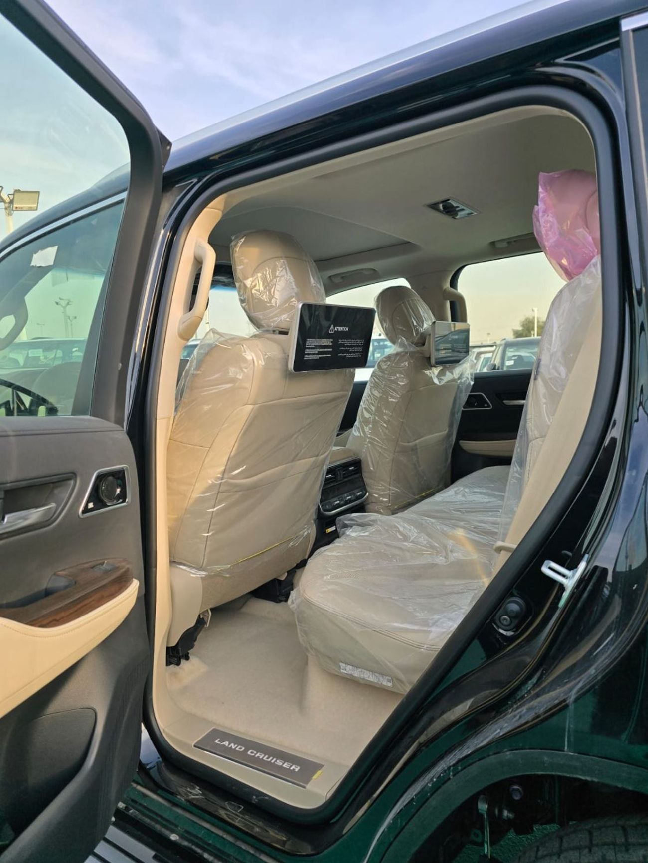 Toyota Land Cruiser TOYOTA LAND CRUISER VXR+ OMANI SPECS 2026 MODEL