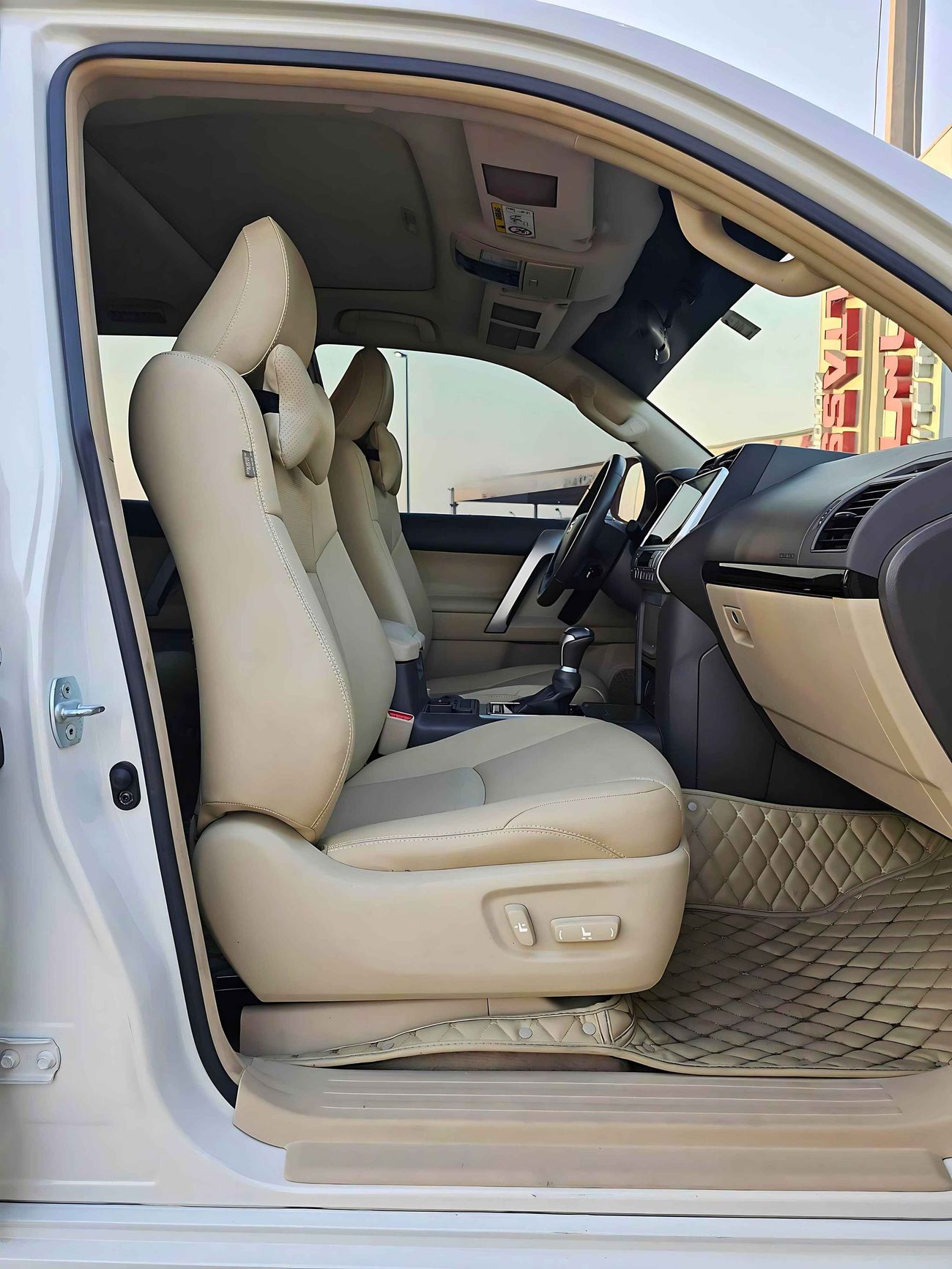 تويوتا برادو GXR V6 / SUNROOF/  ELECTRIC LEATHER SEATS/  BACK TYRE/ LOW MILEAGE/ 2060 MONTHLY / LOT#205198