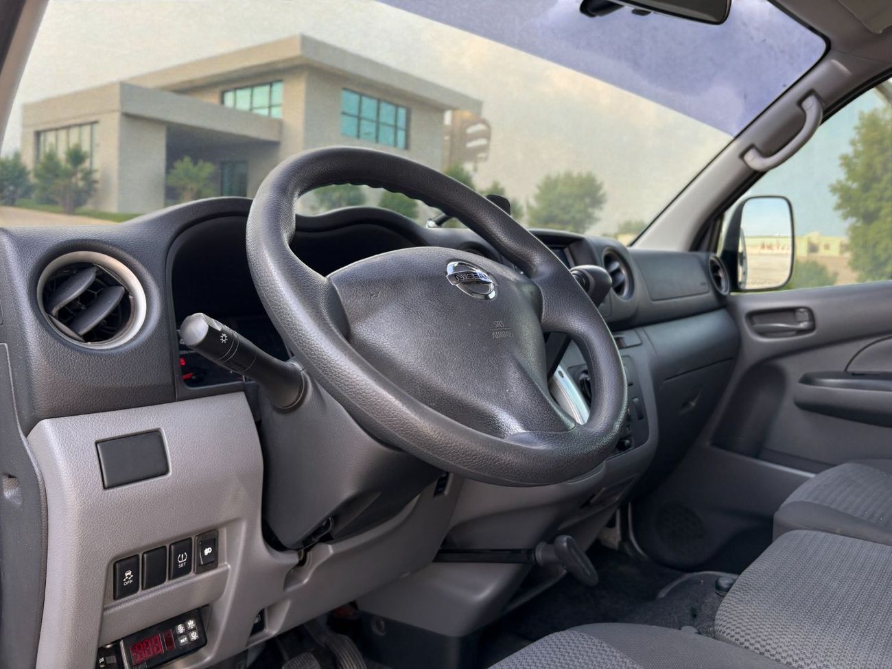 نيسان أورفان 2.5L A/T CHILLER VAN | 2021 | GCC SPECS | AED 880 per month