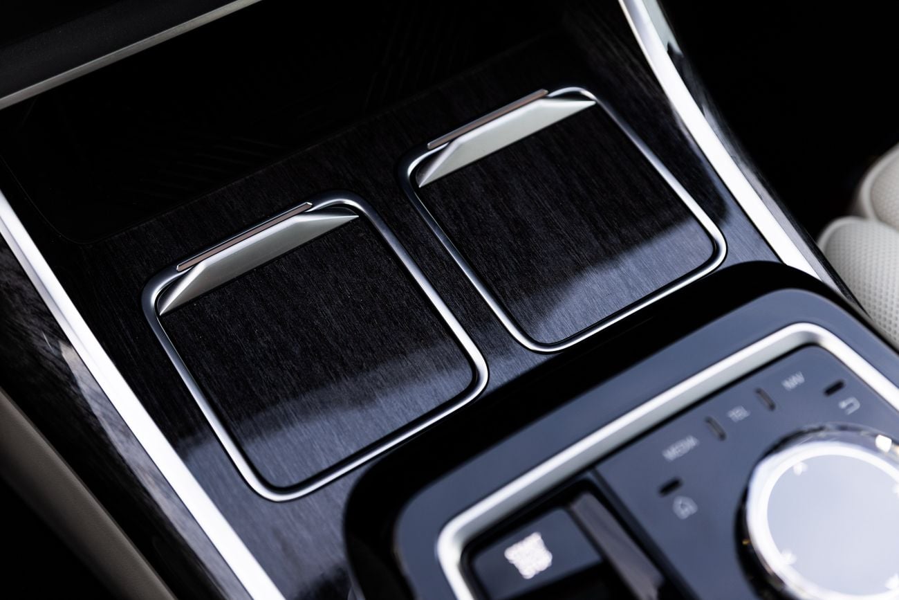 BMW 740i BMW 740i M Sport Individual – 2026 | GCC | Only 2,050 KM | 2 Years Warranty | AED 449,000