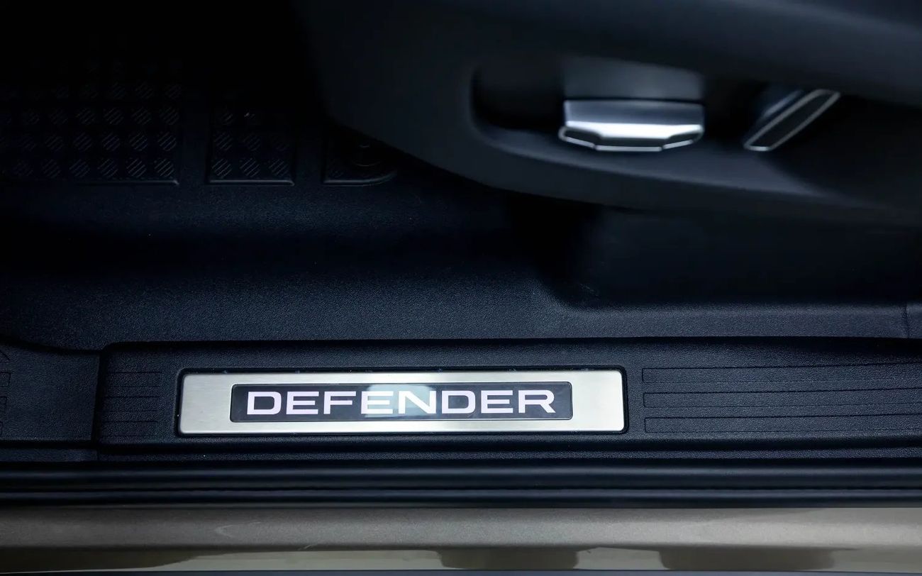 لاند روفر ديفندر 110 OCTA