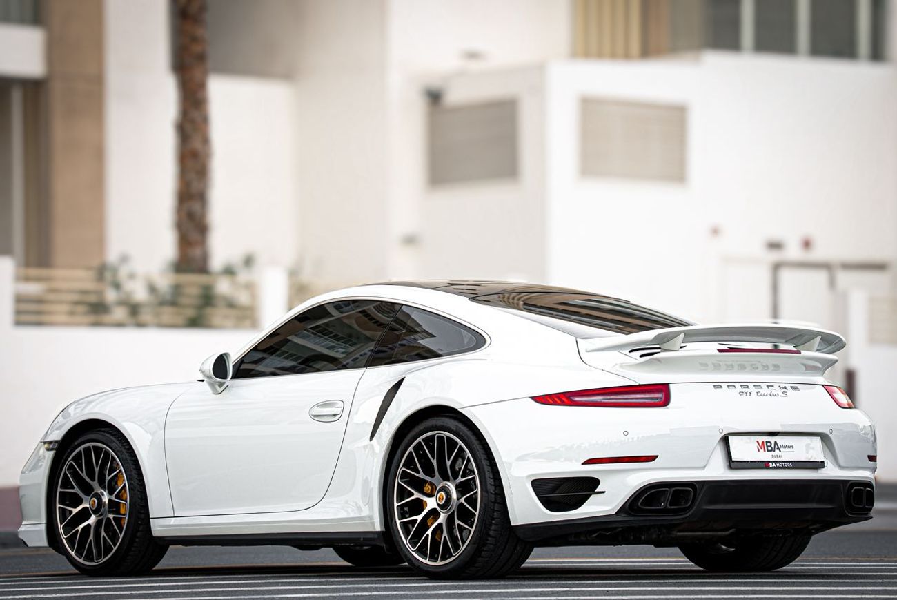Porsche 911 Turbo S 3.8L (560 HP) Coupe