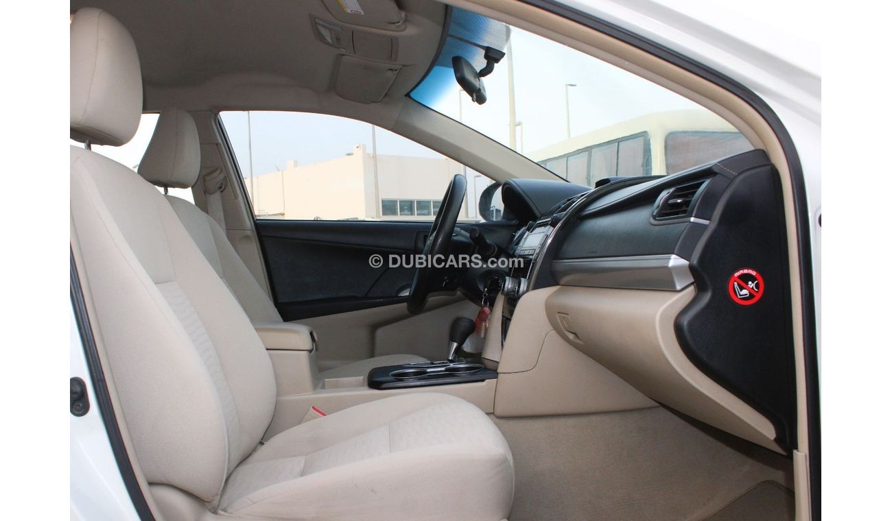 Toyota Camry S TOYOTA CAMRY 2016 WHITE GCC 2.5 EXCELLENT CONDITION WITHOUT ACCIDENT