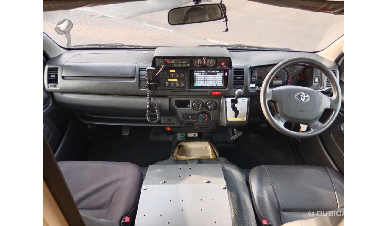 Toyota Hiace TOYOTA HIACE AMBULANCE RIGHT HAND DRIVE (PM1567)