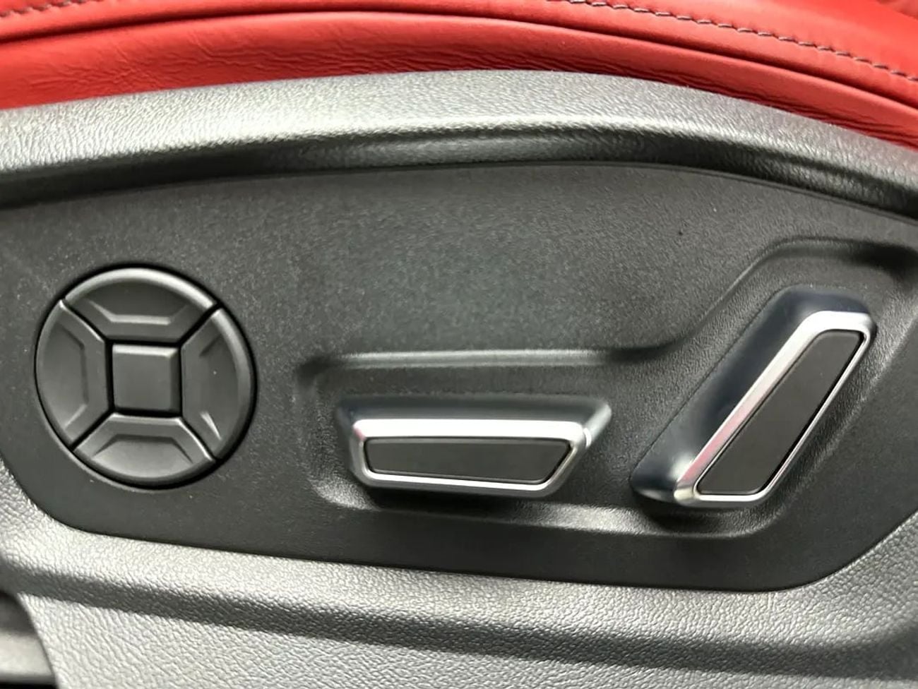 Audi RS Q8 quattro 600hp Black-Red Edition (Ref# 041076)