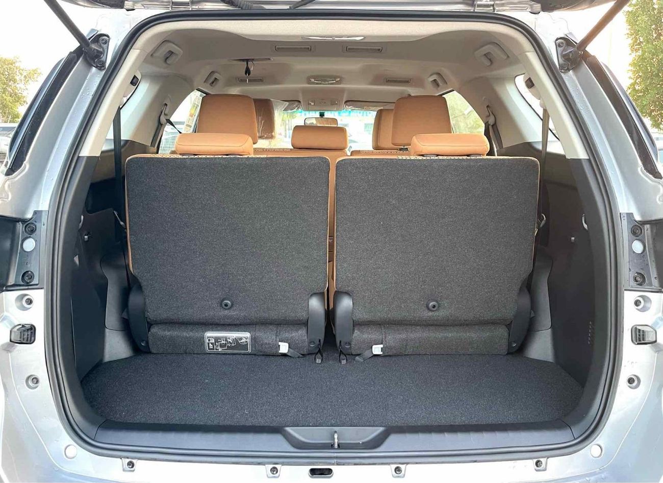 Toyota Fortuner 2022 - 2.7L Petrol, Alloy Rims, DVD Camera, Rear A/C, Four Wheel Drive