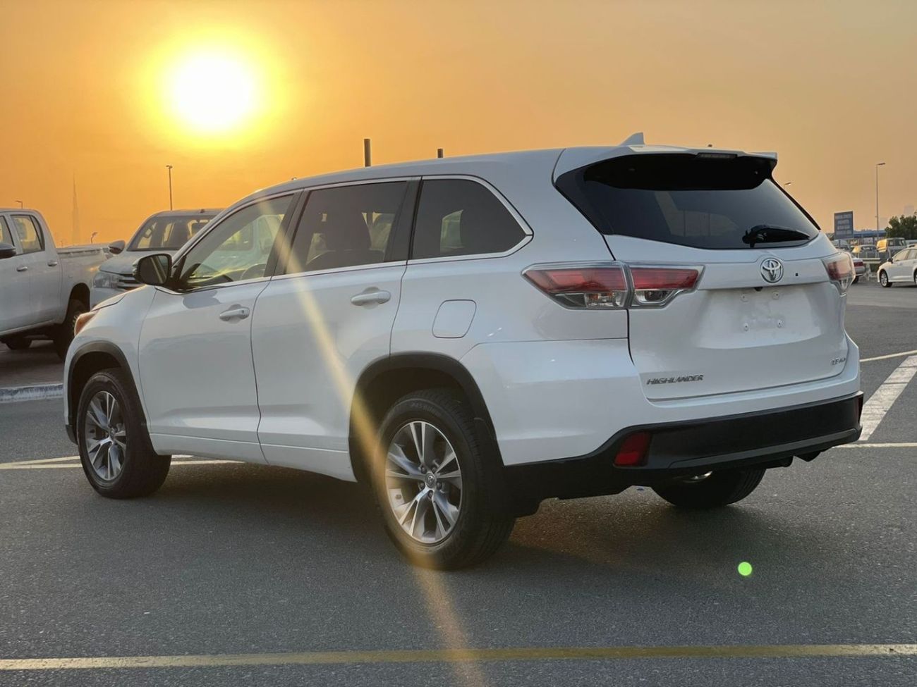 تويوتا هايلاندر 2015 Toyota Highlander LE+ 4x4 AWD - Trunk Auto Rear CAM - 7 Seater -