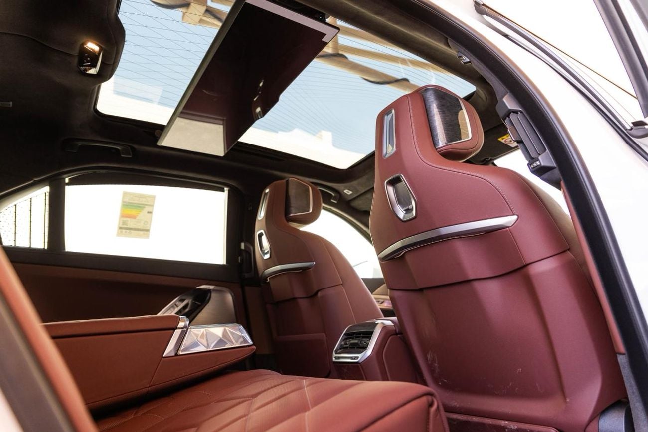 بي أم دبليو 740i BMW 740i M Sport Individual – 2026 | GCC | 2 YEARS WARRANTY | Only 2,213 KM | AED 449,000