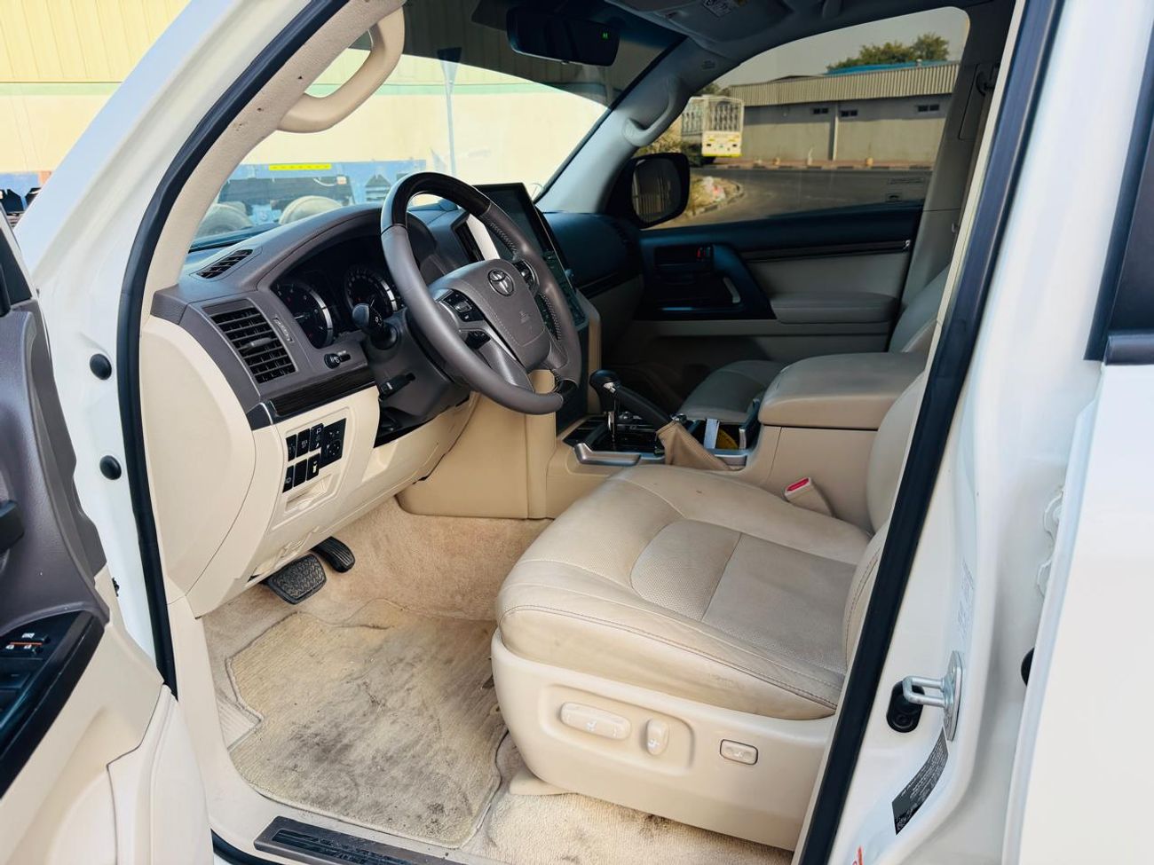 تويوتا لاند كروزر Toyota landcruise 2019Model GXR 4.0L V6 petrol Engine Colour White Transmission Automatic Interior.B