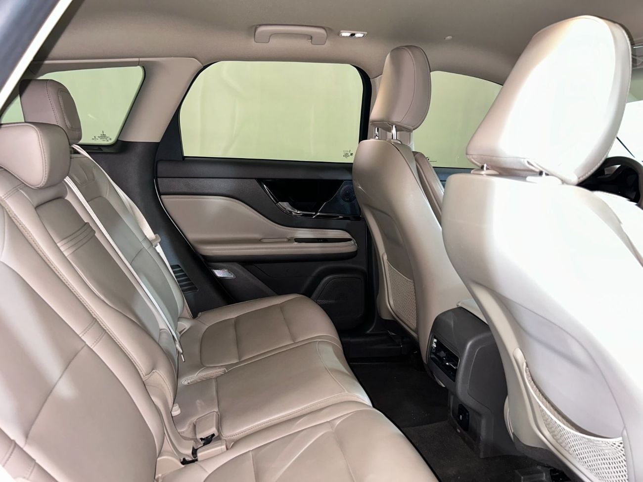 Lincoln Corsair STD AWD COR123 / AL TAYER MOTORS AL QOUZ SHOWROOM