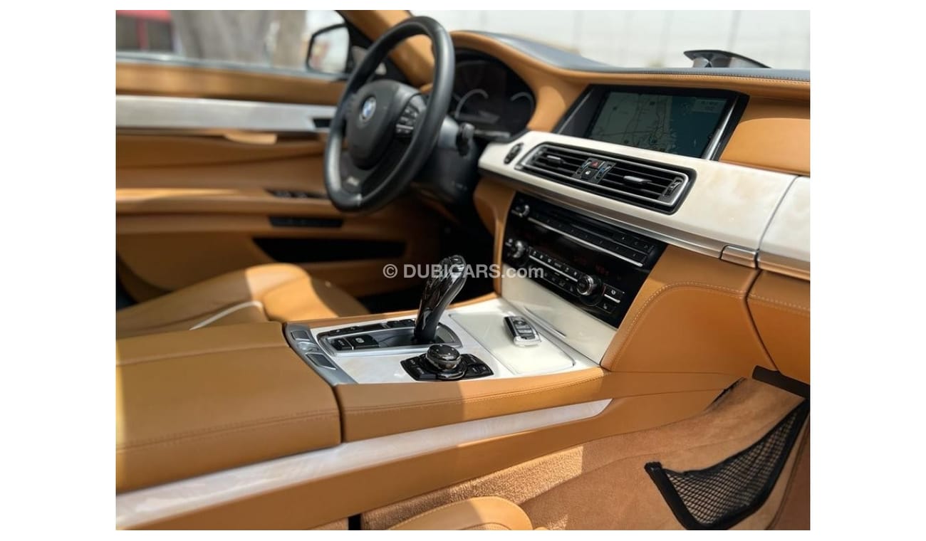 BMW 750Li UAE Edition BMW 750LI 2014 GCC INDIVIDUAL TOP RANGE SERVICE HISTORY IN PERFECT CONDITION