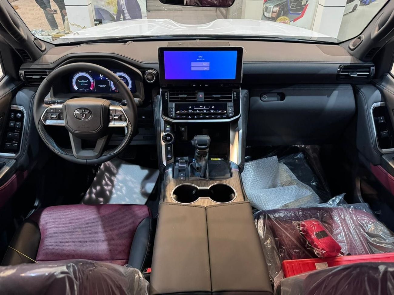 Toyota Land Cruiser TOYOTA LC300 VXR - 3.5L - PET - AT - FULL OPTION - 2026 MY ( OMAN )