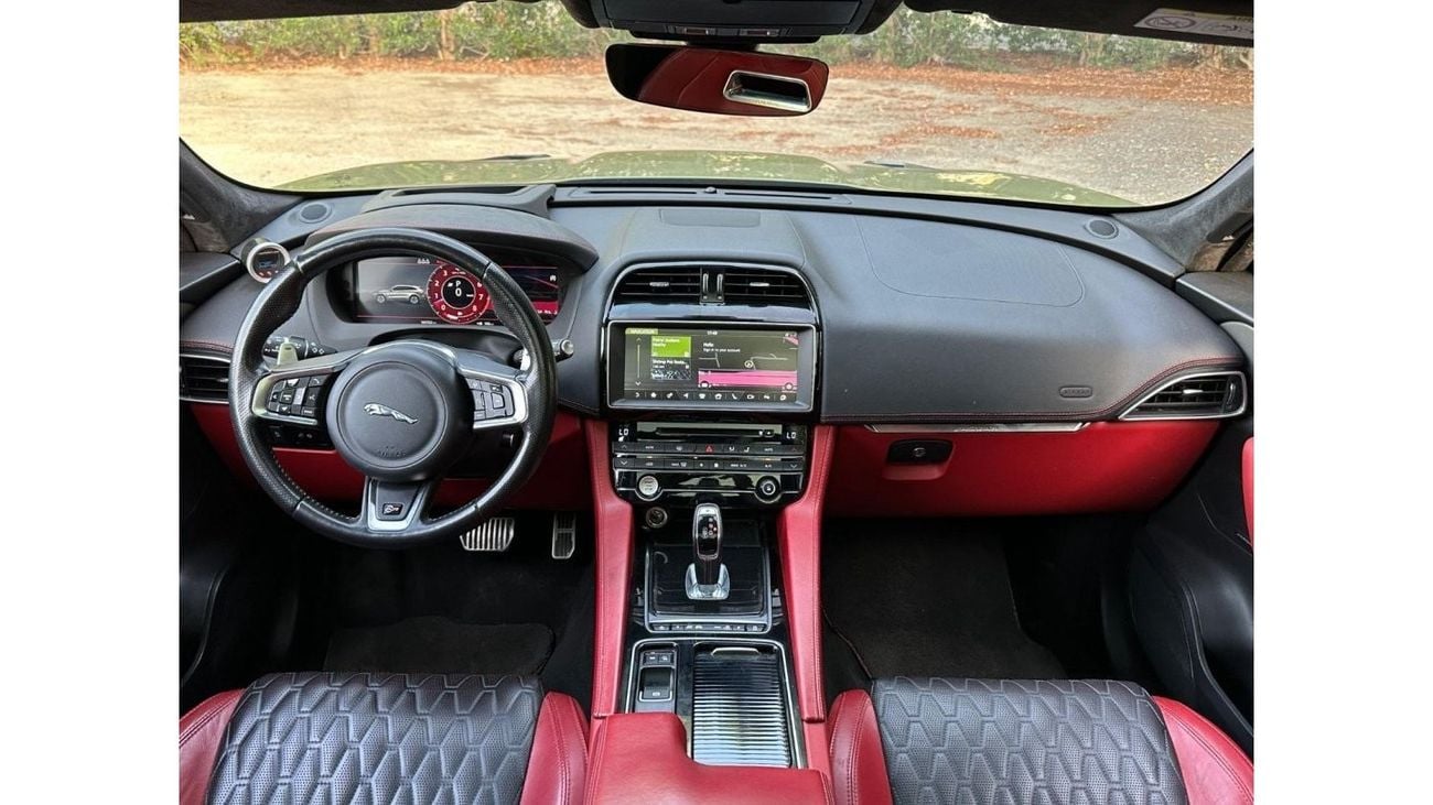 Jaguar F Pace SVR F-PACE 2020 V8 GCC ORGINAL PAINT // ACCIDENT FREE // FULL OPITION