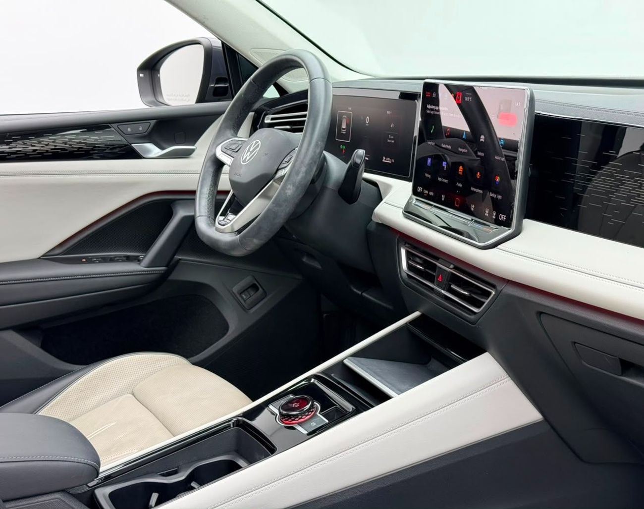 Volkswagen Tiguan Elegance Premium 2024 Volkswagen Tiguan Elegance Premium, 2027 VW Warranty + Service Pack, Low Km, Fully Loaded, GCC
