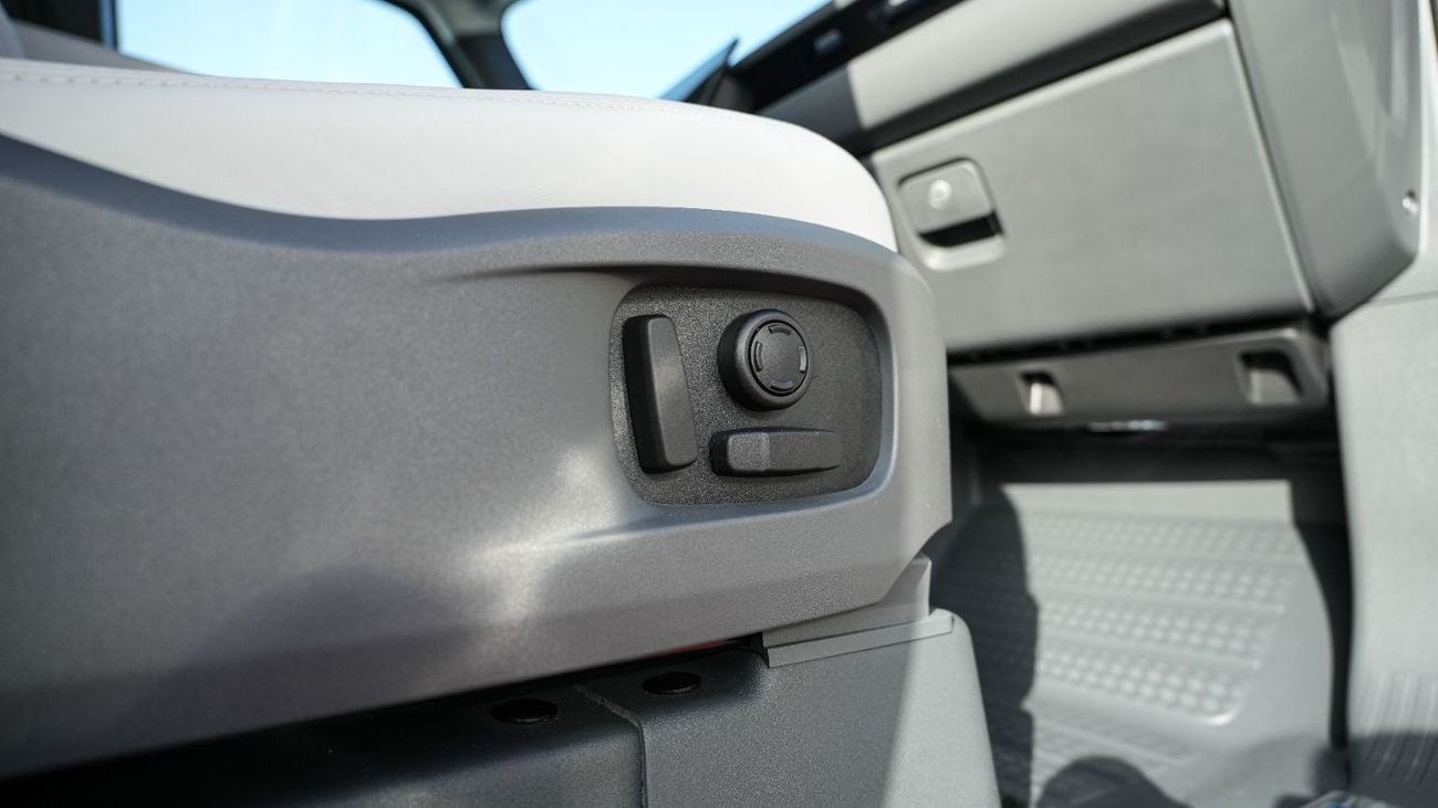 Land Rover Defender P400 X-Dynamic HSE Borasco Grey 2026MY Export Only