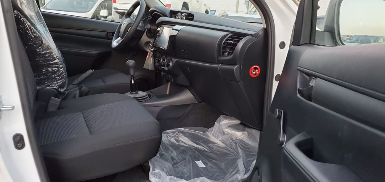تويوتا هيلوكس double cabin 2.4 Diesel ,,,4X4,,, white color Black interior 2026 Basic option