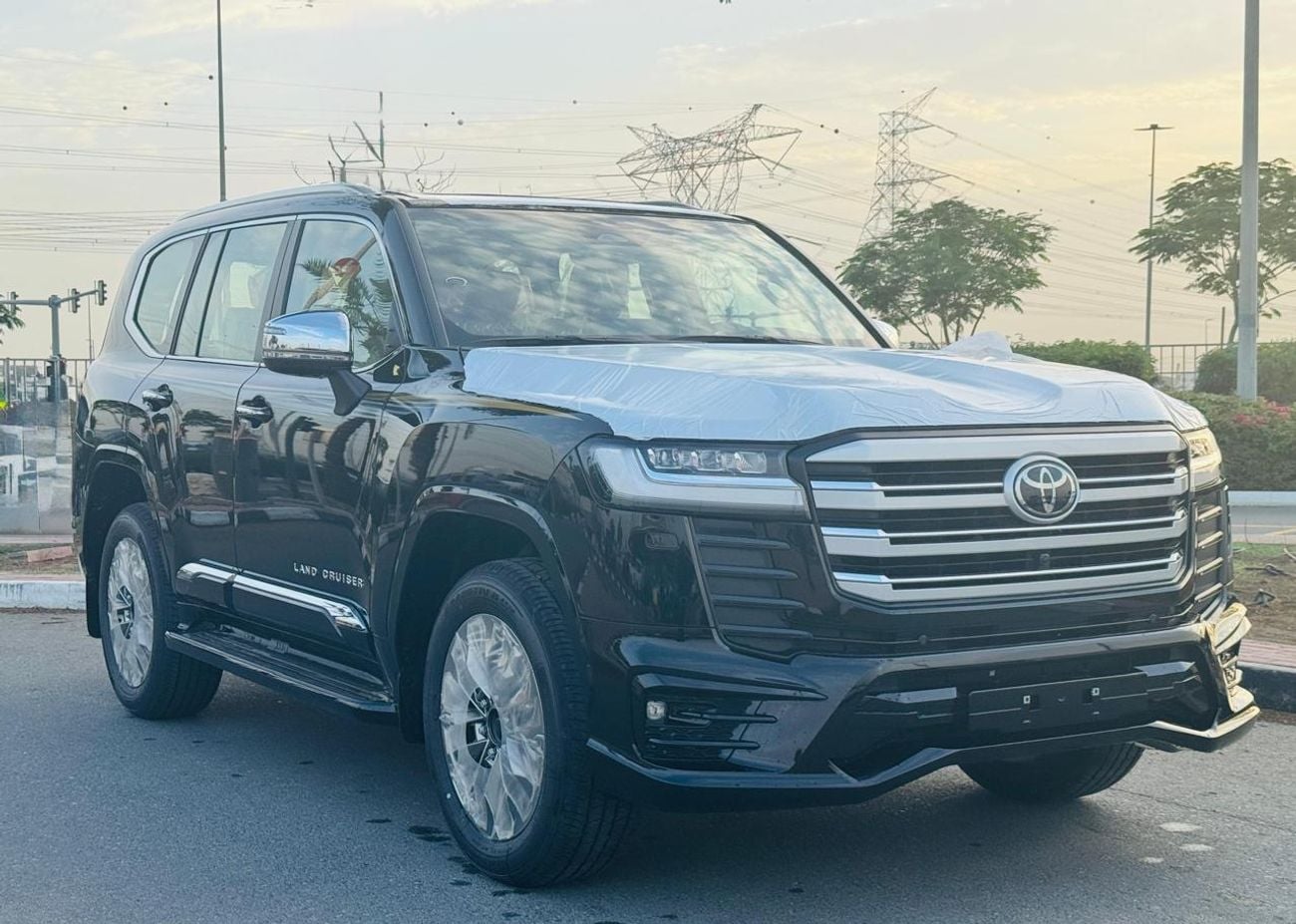 Toyota Land Cruiser TOYOTA LAND CRUISER VXR 4.0 2026 full  GCC Al Futtaim option  Black inside beige