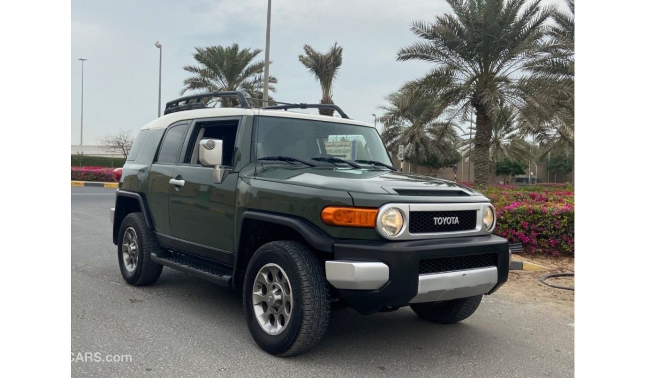 Toyota FJ Cruiser Toyota FG model 2012 USA 5 seat Very celen car  - AED 47,000 KM 210,000 call 00971527887500